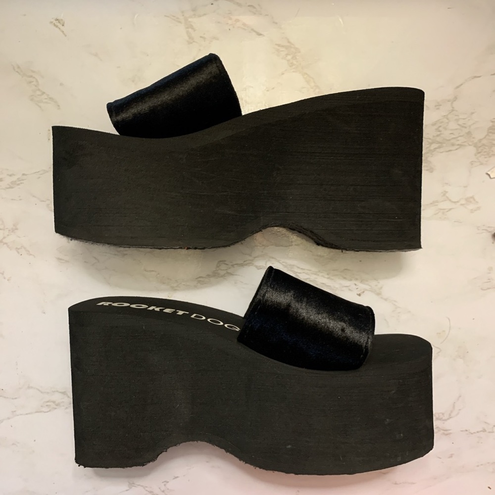 Rocket Dog Black Velvet Platform Sandals